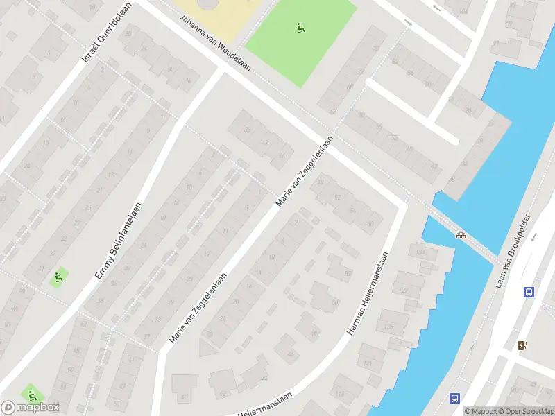 Ambulance met grote spoed naar de Marie van Zeggelenlaan in Beverwijk