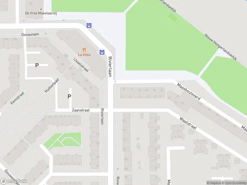 Ambulance met grote spoed naar de Maasboulevard in Spijkenisse