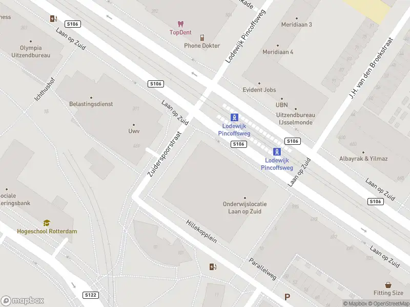 Ambulance met gepaste spoed naar de Laan op Zuid in Rotterdam