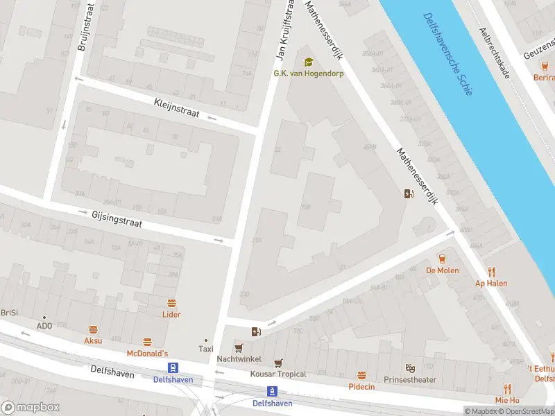 Ambulance met grote spoed naar de Jan Kruijffstraat in Rotterdam