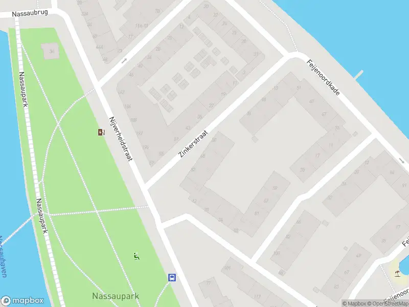 Ambulance met grote spoed naar de Zinkerstraat in Rotterdam