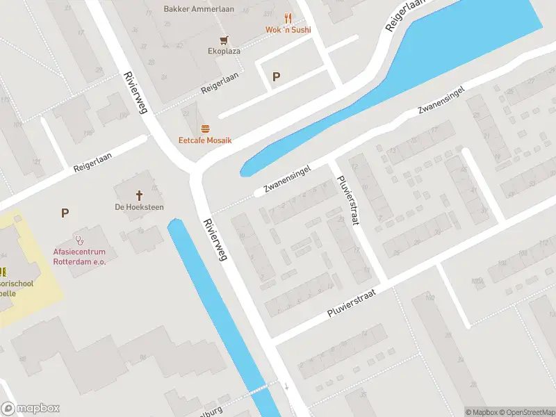 Ambulance met grote spoed naar de Zwanensingel in Capelle aan den IJssel