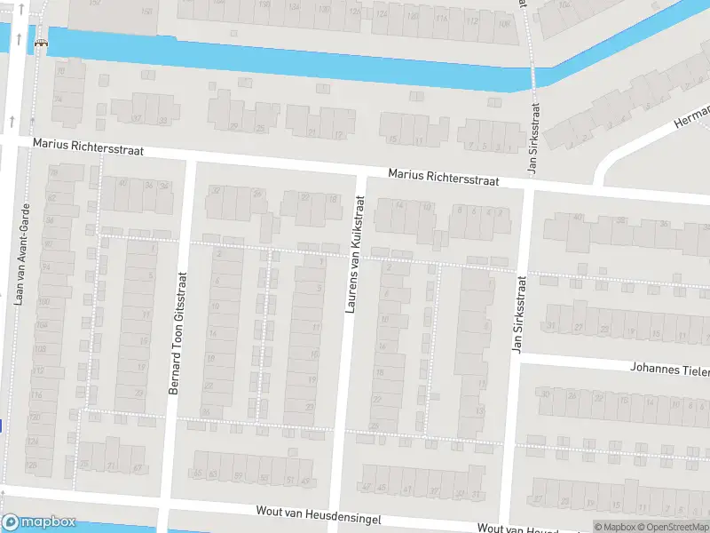 Ambulance met grote spoed naar de Laurens van Kuikstraat in Rotterdam