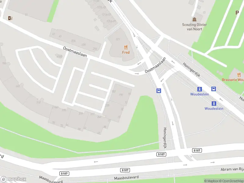 Ambulance met gepaste spoed naar de Oostmaaslaan in Rotterdam