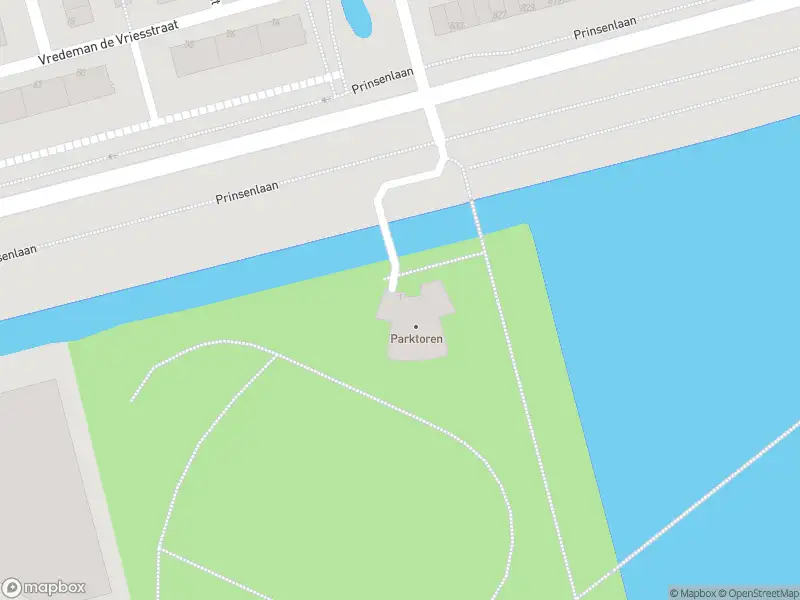 Ambulance met grote spoed naar de Ien Daleshof in Rotterdam