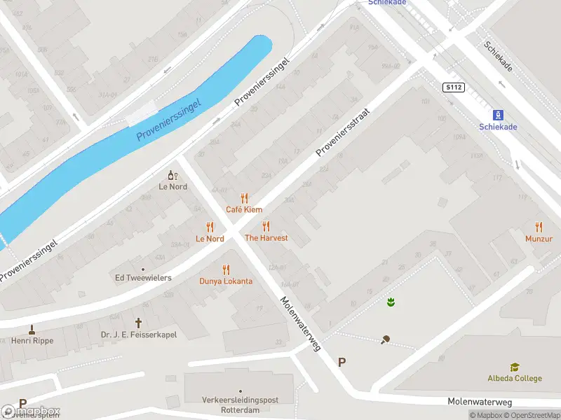 Ambulance met gepaste spoed naar de Proveniersstraat in Rotterdam