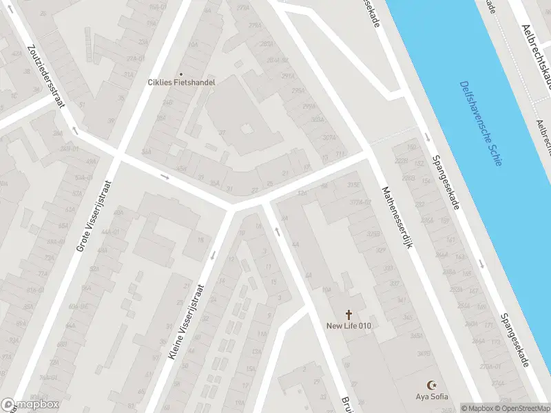 Ambulance met gepaste spoed naar de Zoutziedersstraat in Rotterdam