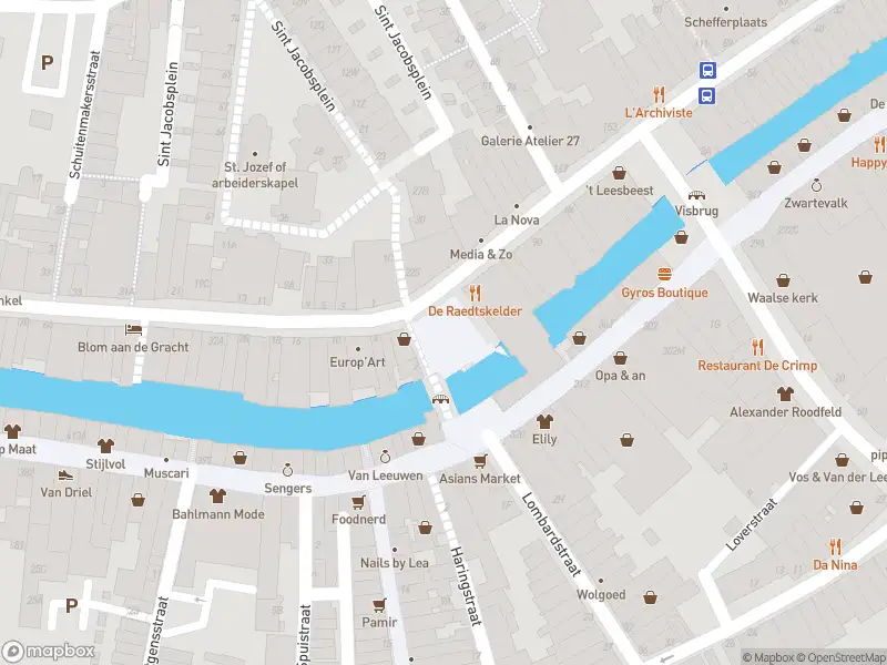 Ambulance met gepaste spoed naar de Stadhuisplein in Dordrecht