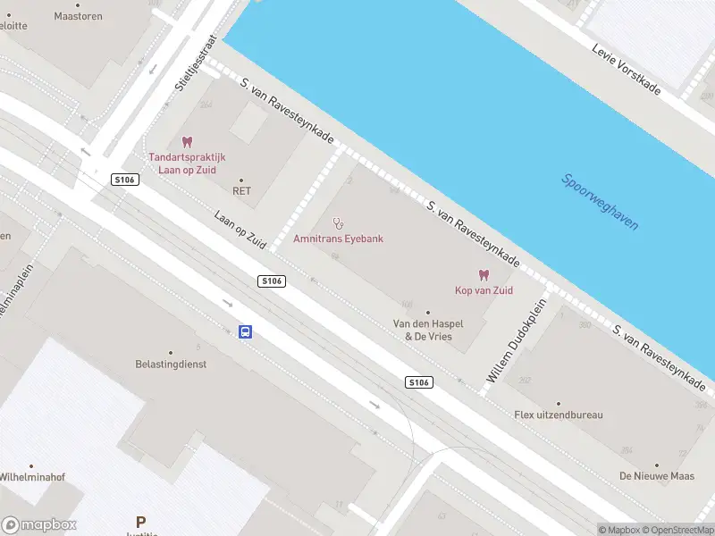 Ambulance met gepaste spoed naar de Laan op Zuid in Rotterdam