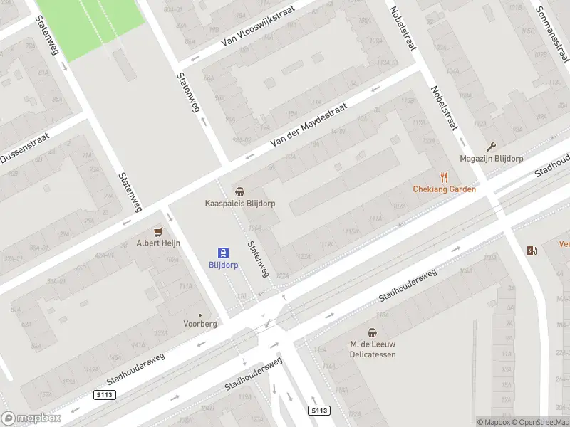 Ambulance met grote spoed naar de Van Vlooswijkstraat in Rotterdam