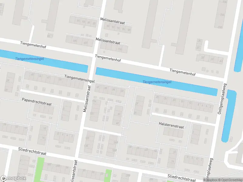 Ambulance met grote spoed naar de Tiengemetensingel in Rotterdam