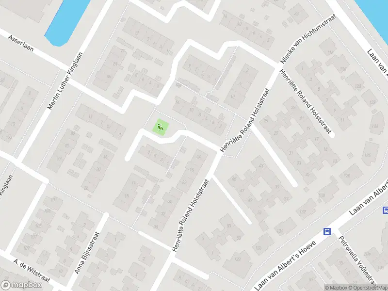 Ambulance met grote spoed naar de Nienke van Hichtumstraat in Castricum