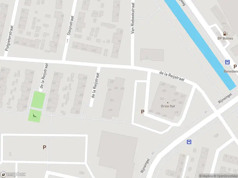 Ambulance met grote spoed naar de De la Reijstraat in Ridderkerk