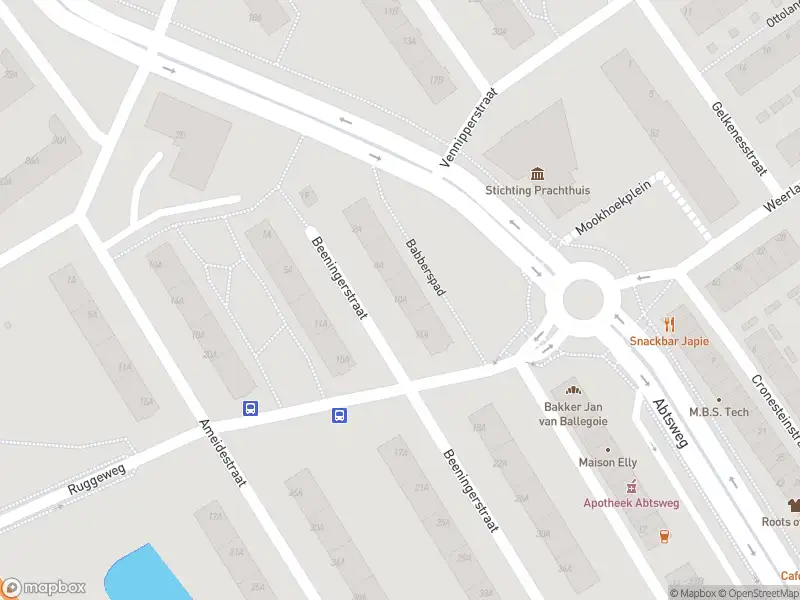 Ambulance met grote spoed naar de Beeningerstraat in Rotterdam