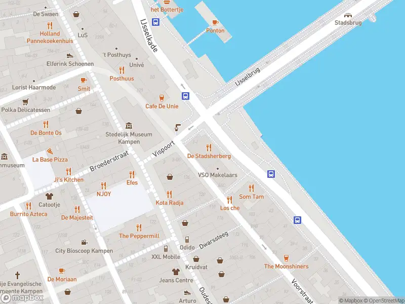 Brandweer met grote spoed naar de Vispoort in Kampen vanwege personen te water