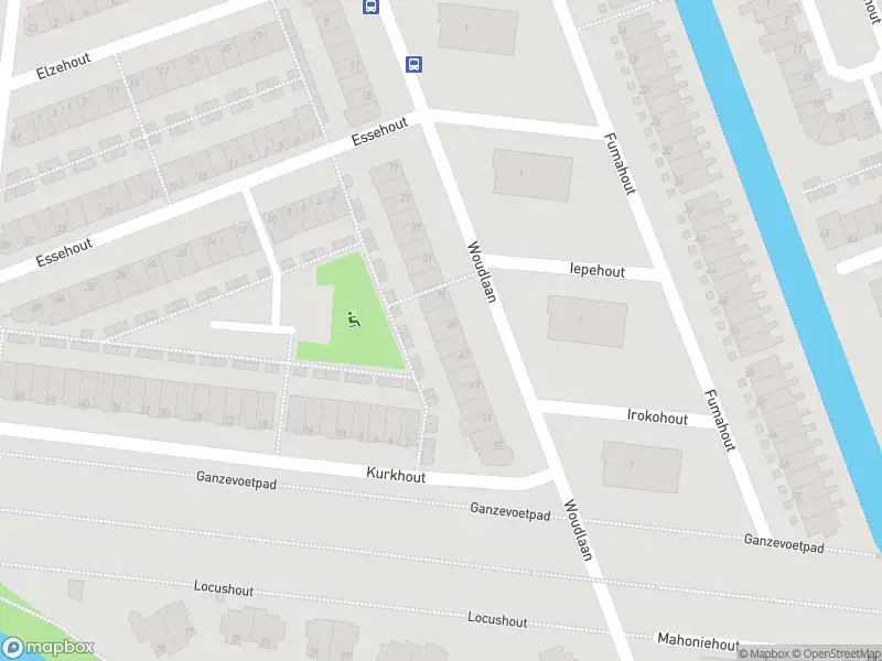 Ambulance met grote spoed naar de Woudlaan in Zoetermeer