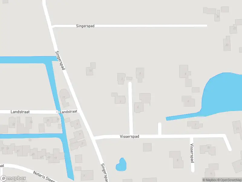 Ambulance met grote spoed naar de Visserspad in Andijk