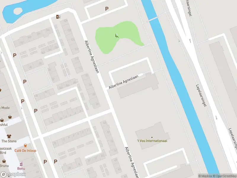 Ambulance met grote spoed naar de Albertine Agneslaan in Vlaardingen