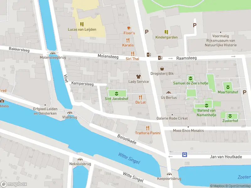 Ambulance met gepaste spoed naar de Sint Jacobshof in Leiden