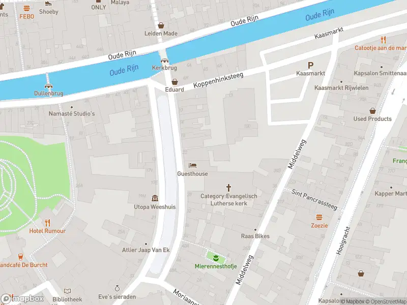 Ambulance met gepaste spoed naar de Uiterstegracht in Leiden
