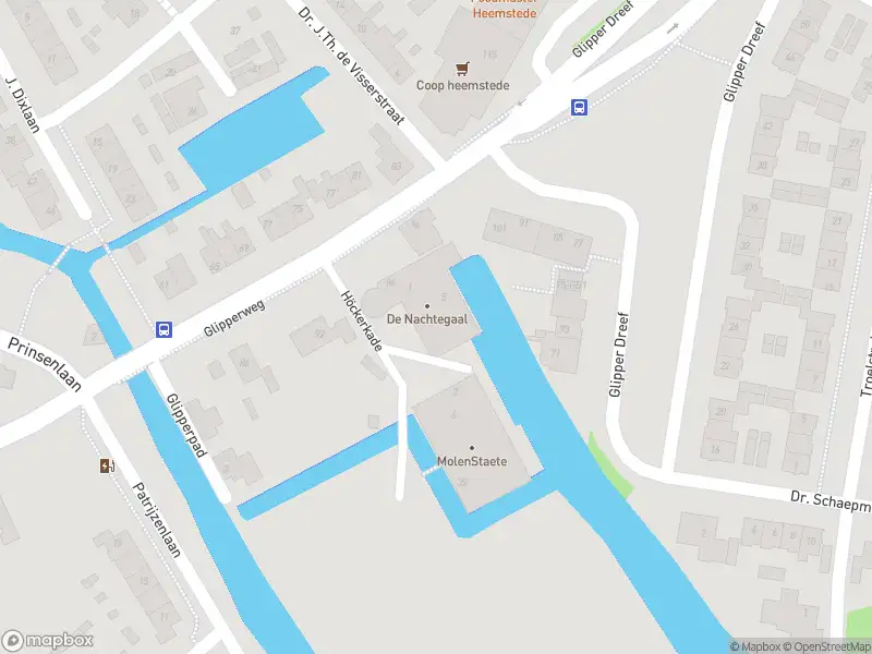 Ambulance met grote spoed naar de Höckerkade in Heemstede