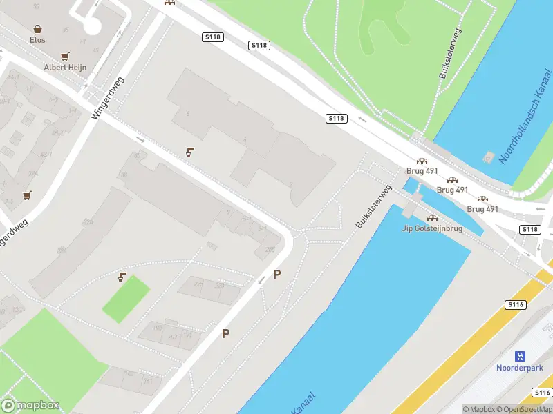 Ambulance met grote spoed naar de Varenweg in Amsterdam