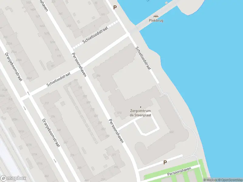 Ambulance met grote spoed naar de Persoonshaven in Rotterdam