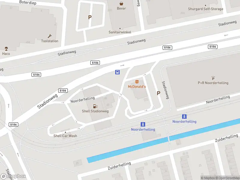 Ambulance met gepaste spoed naar de Stadionweg in Rotterdam