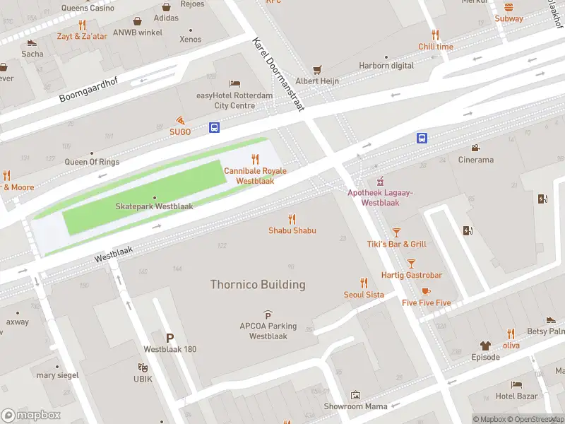 Ambulance met grote spoed naar de Westblaak in Rotterdam