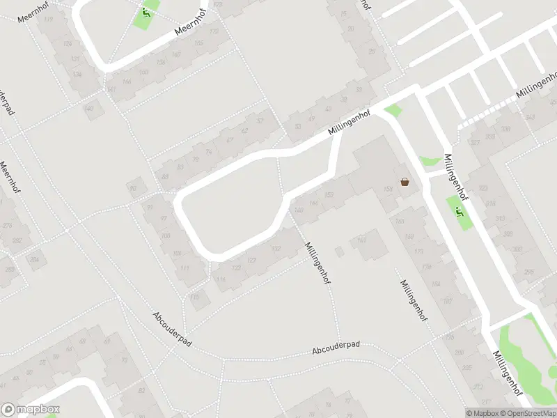 Ambulance met grote spoed naar de Montfoorthof in Amsterdam