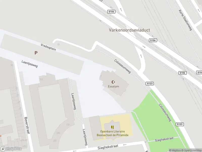 Brandweer met gepaste spoed naar de Vredesplein in Rotterdam vanwege afgaan automatisch brandalarm
