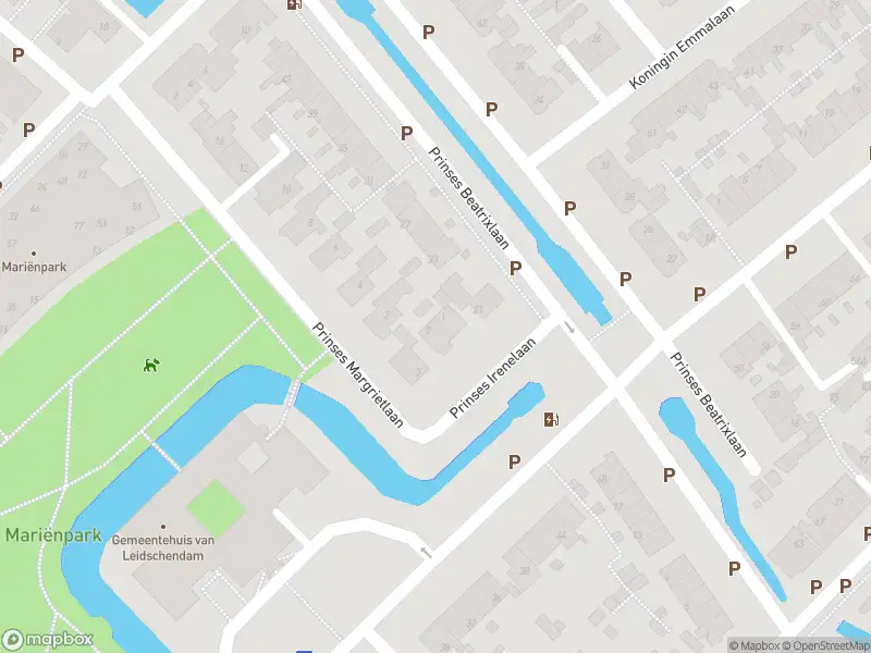Ambulance met grote spoed naar de Prinses Irenelaan in Leidschendam