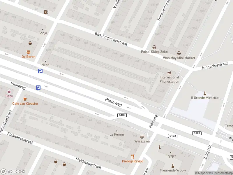 Ambulance met gepaste spoed naar de Pleinweg in Rotterdam