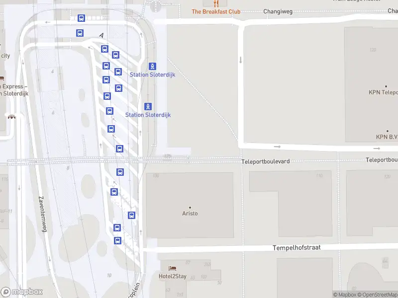 Ambulance met gepaste spoed naar de Teleportboulevard in Amsterdam