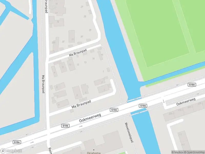 Ambulance met grote spoed naar de Ma Braunpad in Amsterdam