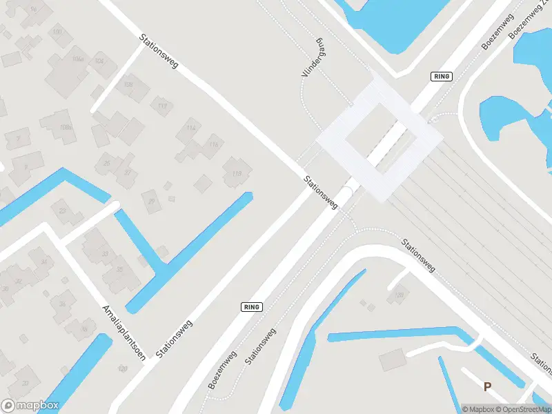 Ambulance met grote spoed naar de Stationsweg in Barendrecht