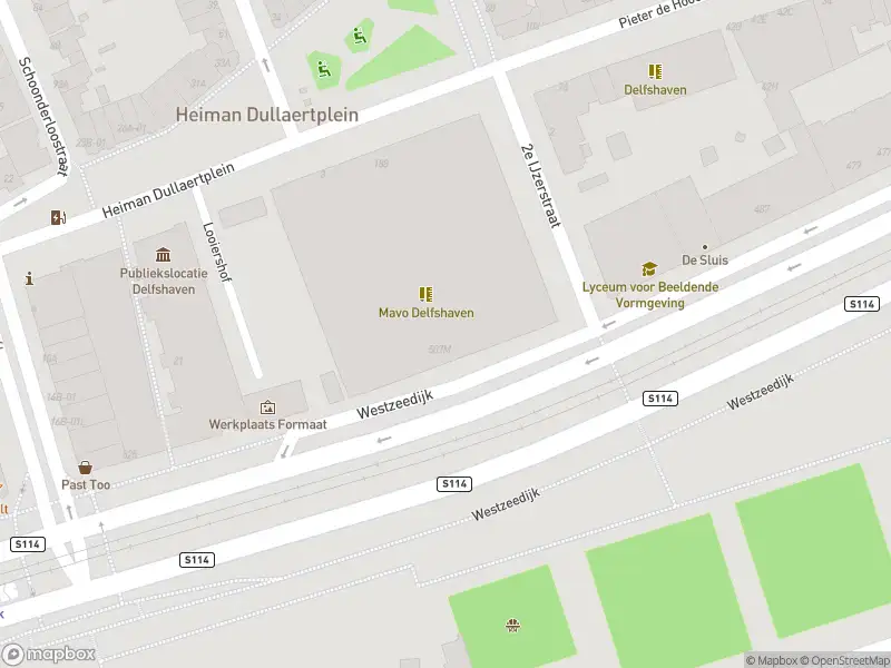 Ambulance met grote spoed naar de Westzeedijk in Rotterdam