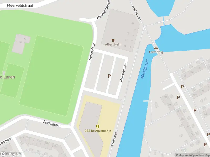Brandweer met grote spoed naar de Meerveldplein in Almere vanwege reanimatie