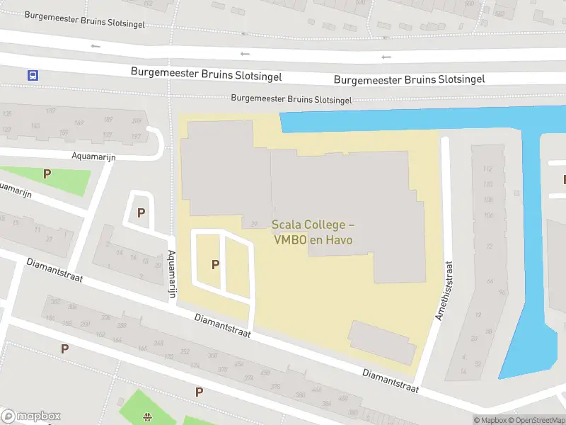 Brandweer met gepaste spoed naar de Diamantstraat in Alphen aan den Rijn vanwege een liftopsluiting