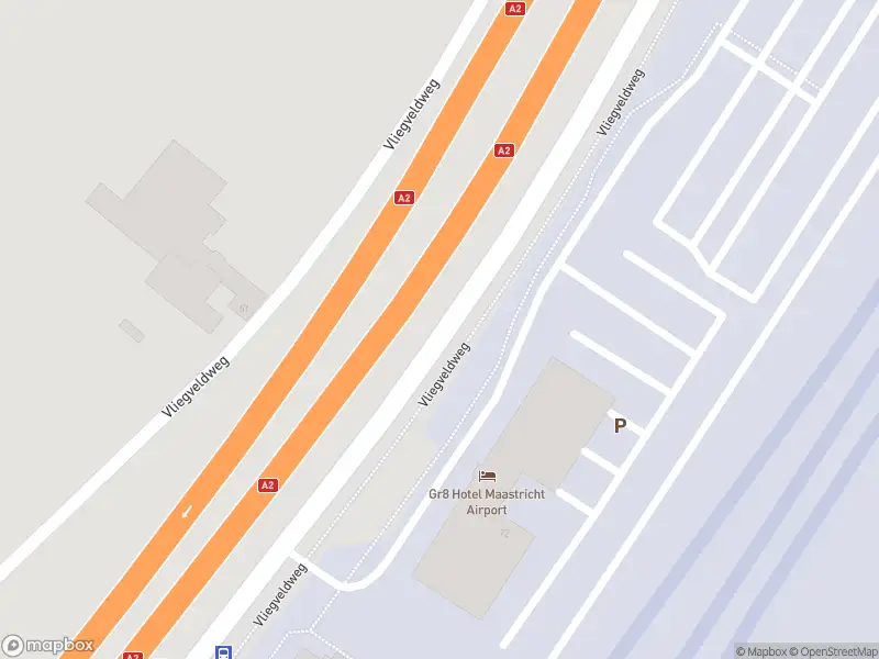 Brandweer en politie met grote spoed naar de Vliegveldweg in Maastricht-Airport vanwege grote brand