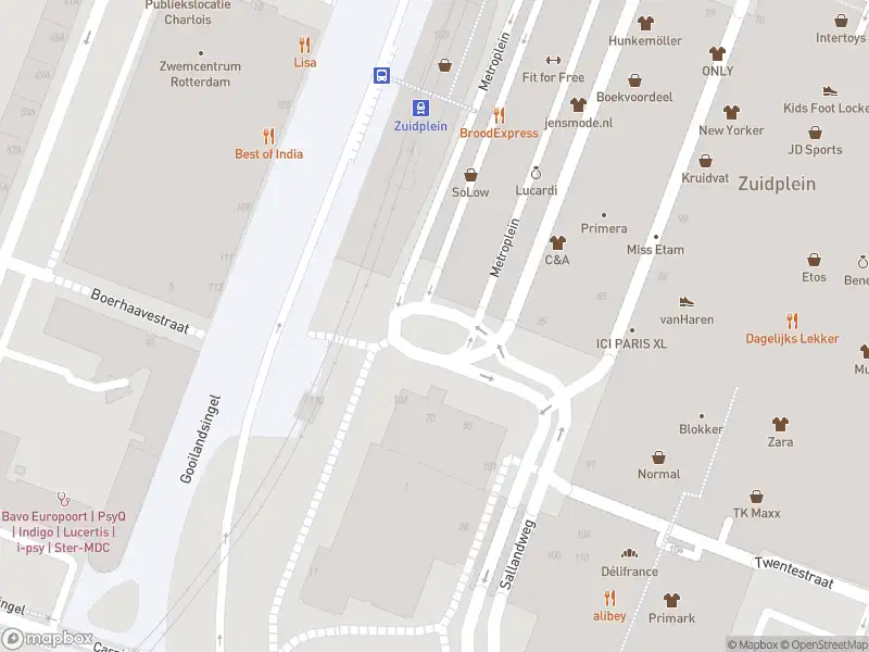Ambulance met grote spoed naar de Metroplein in Rotterdam