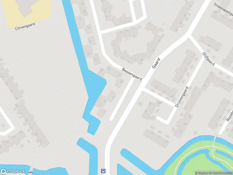 Brandweer met grote spoed naar de Bessengaard in Spijkenisse vanwege afhijsen patient