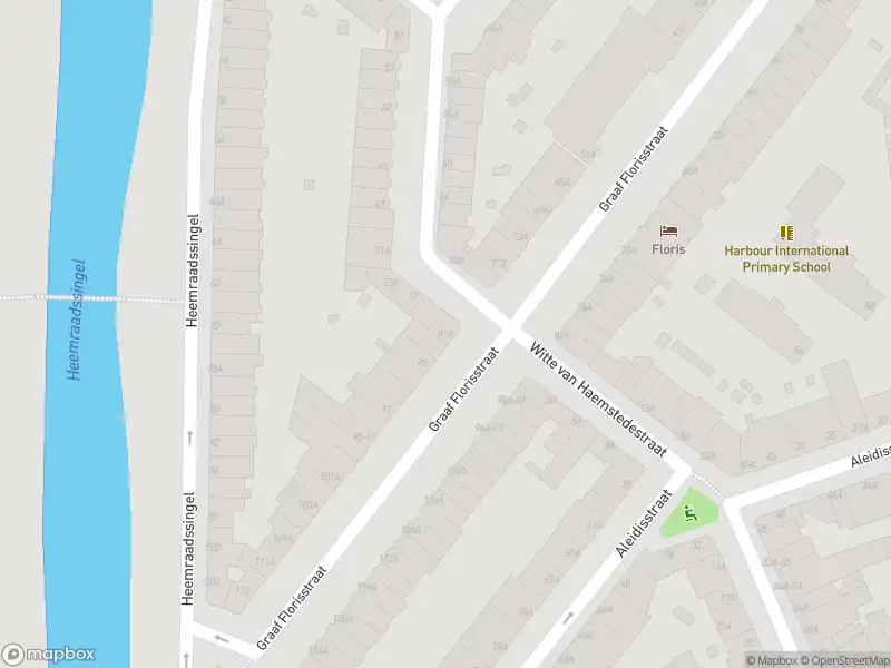 Ambulance met gepaste spoed naar de Graaf Florisstraat in Rotterdam