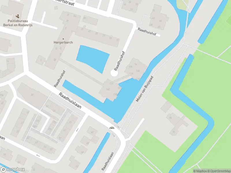 Ambulance met grote spoed naar de Raadhuishof in Berkel en Rodenrijs