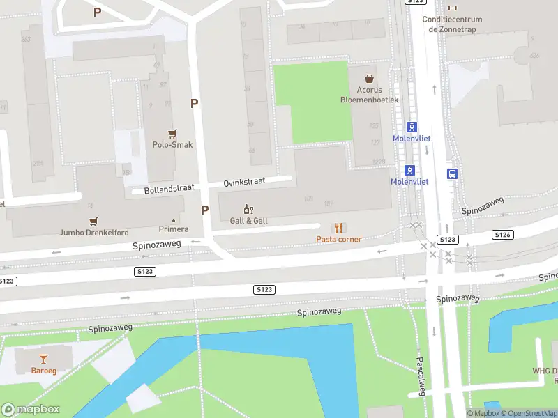 Ambulance met grote spoed naar de Ovinkstraat in Rotterdam