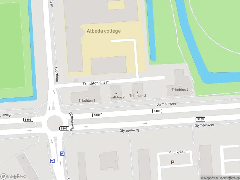 Ambulance met gepaste spoed naar de Triathlonstraat in Rotterdam