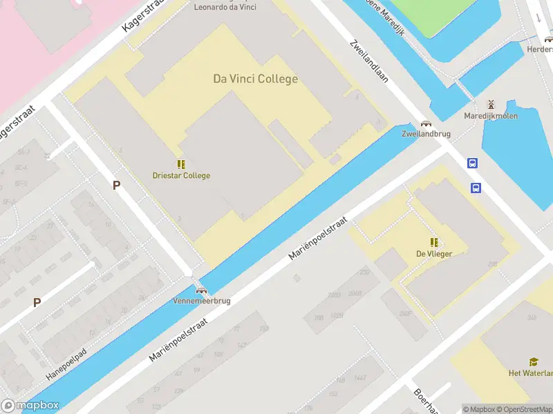 Ambulance met gepaste spoed naar de Kagerstraat in Leiden