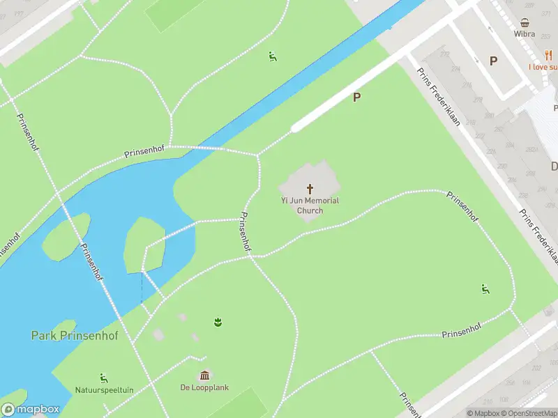 Ambulance met grote spoed naar de Prinsenhof in Leidschendam