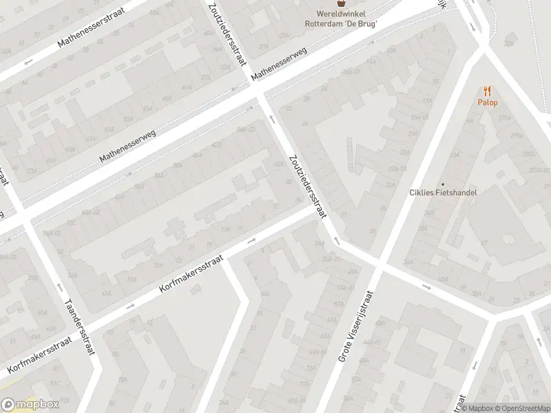 Ambulance met grote spoed naar de Korfmakersstraat in Rotterdam