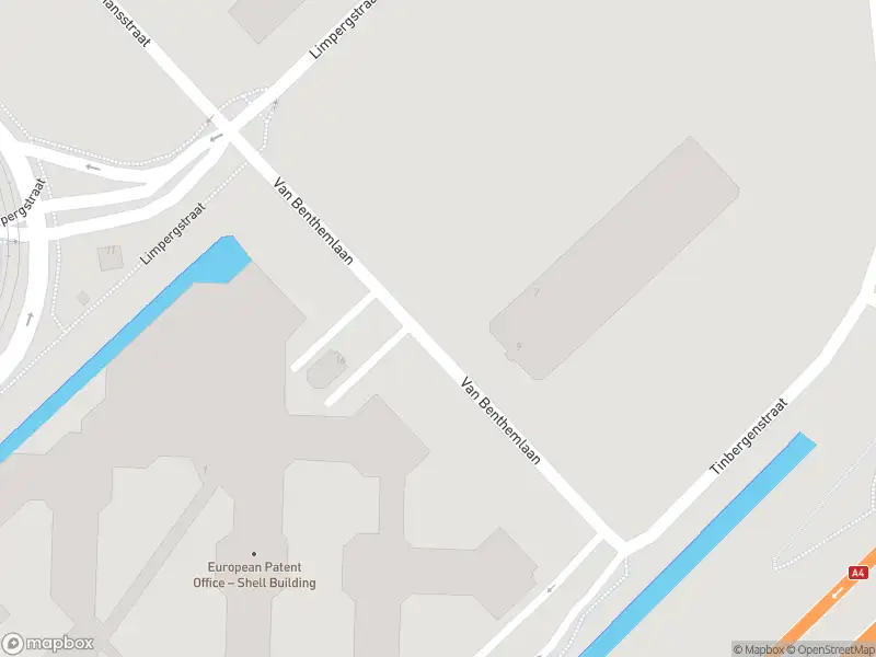 Ambulance met grote spoed naar de Van Benthemlaan in Rijswijk
